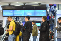 Teilnehmer:innen der IT-Tage 2025 am CheckIn. Teilnehmer:innen der IT-Tage 2025 am CheckIn.