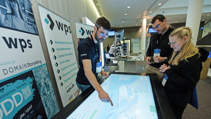 Semjon Mössinger am Stand der WPS auf den IT-Tagen 2024 © IT-Tage / Christian Augustin