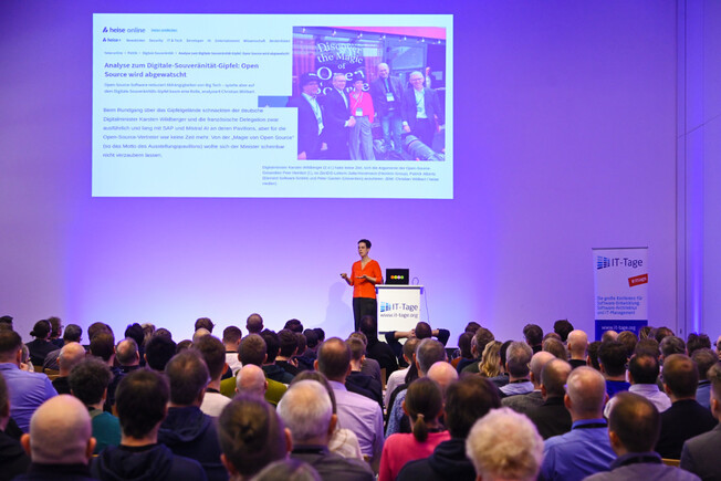 In ihrer Keynote auf den IT-Tagen 2025 zeigte Jutta Horstmann, welche Digitalstrategie Deutschland braucht, um den geopolitischen Herausforderungen entgegen zu treten – und sie ordnet ein, welche Rolle Open Source dabei spielt. In ihrer Keynote auf den IT-Tagen 2025 zeigte Jutta Horstmann, welche Digitalstrategie Deutschland braucht, um den geopolitischen Herausforderungen entgegen zu treten – und sie ordnet ein, welche Rolle Open Source dabei spielt.