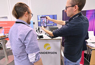 Das in Polen ansässige Unternehmen Andersen präsentiert das SkechBot am Stand auf den IT-TAGEN 2025. Das in Polen ansässige Unternehmen Andersen präsentiert das SkechBot am Stand auf den IT-TAGEN 2025.