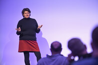 Katja Drope nahm die Teilnehmer:innen der IT-Tage 2025 zusammen mit Marco Dahlem mit auf eine agile Rundfahrt mitten in der Verwaltung Katja Drope nahm die Teilnehmer:innen der IT-Tage 2025 zusammen mit Marco Dahlem mit auf eine agile Rundfahrt mitten in der Verwaltung © IT-Tage / Christian Augustin