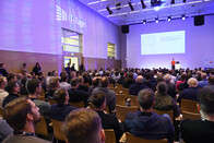 In ihrer Keynote auf den IT-Tagen 2025 zeigte Jutta Horstmann, welche Digitalstrategie Deutschland braucht, um den geopolitischen Herausforderungen entgegen zu treten – und sie ordnet ein, welche Rolle Open Source dabei spielt. In ihrer Keynote auf den IT-Tagen 2025 zeigte Jutta Horstmann, welche Digitalstrategie Deutschland braucht, um den geopolitischen Herausforderungen entgegen zu treten – und sie ordnet ein, welche Rolle Open Source dabei spielt.